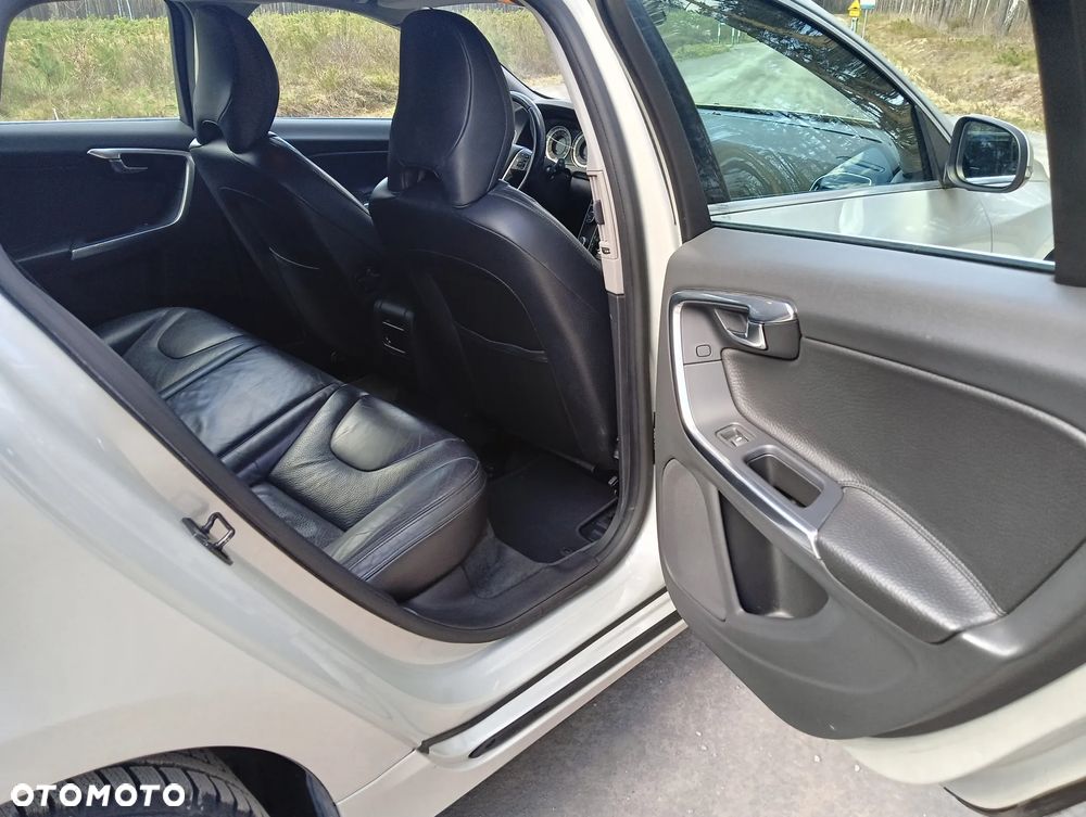 Volvo V60 D3 Summum - 9