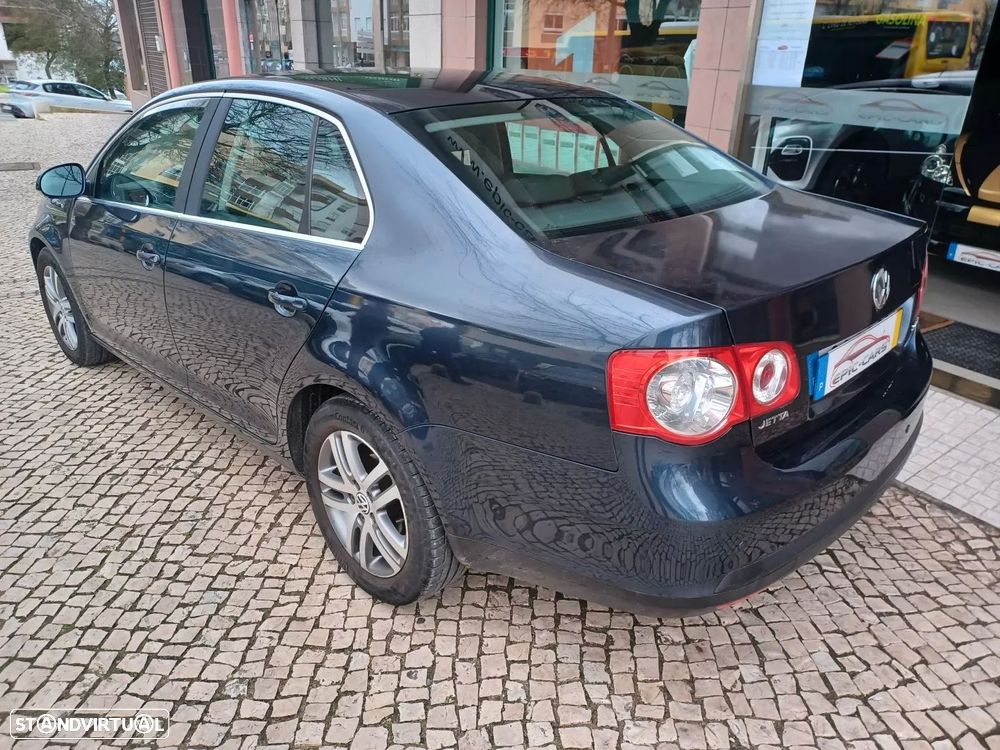 VW Jetta 1.9 TDi Confortine DSG - 5