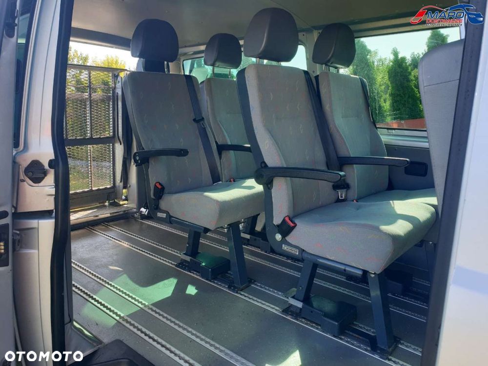 Volkswagen T5 LONG 9 OSÓB Z WINDĄ DLA NIEPEŁONSPRAWNYCH - 9