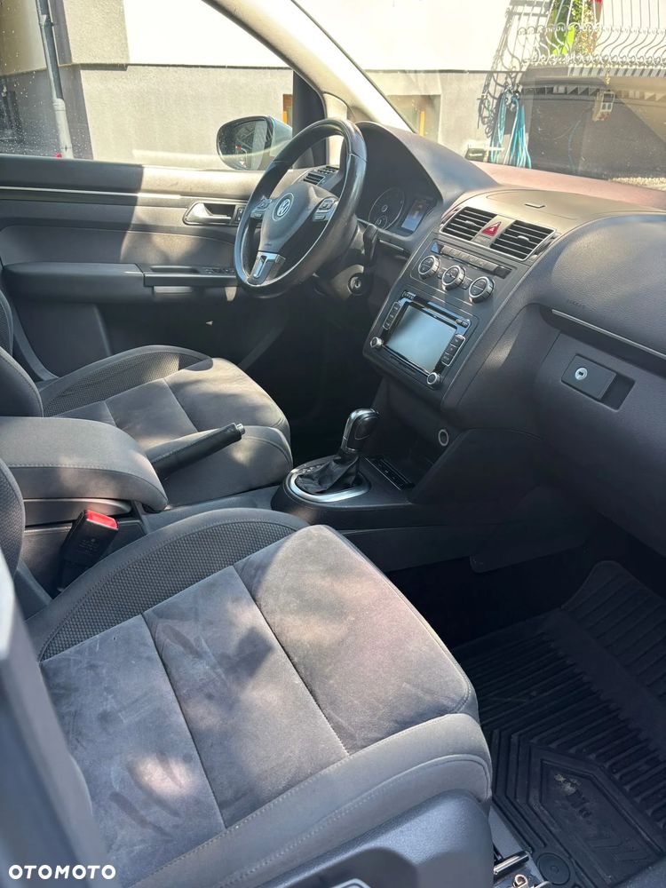 Volkswagen Touran 2.0 TDI DPF Highline DSG - 8