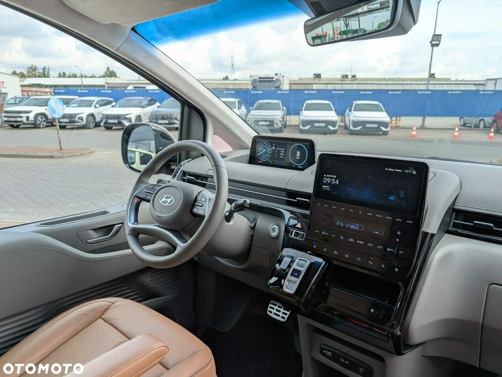Hyundai Staria - 14