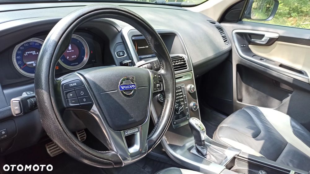 Volvo XC 60 D5 AWD Kinetic - 19