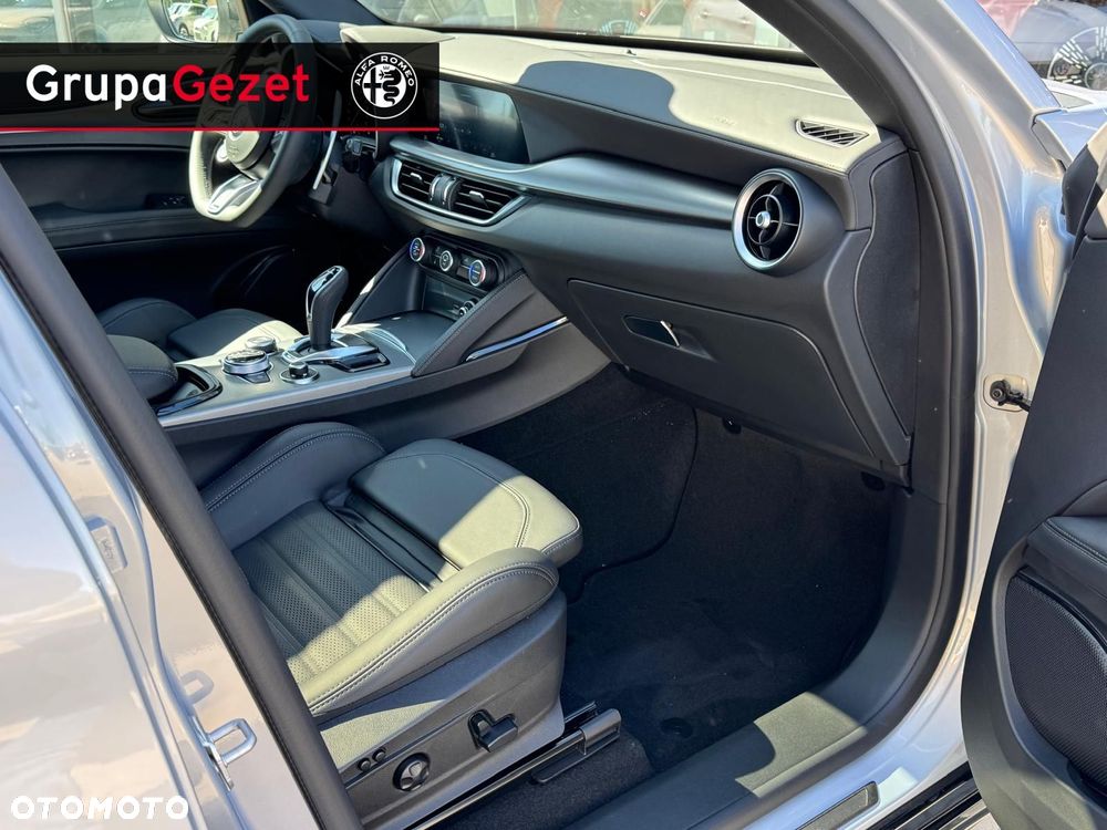 Alfa Romeo Stelvio - 16