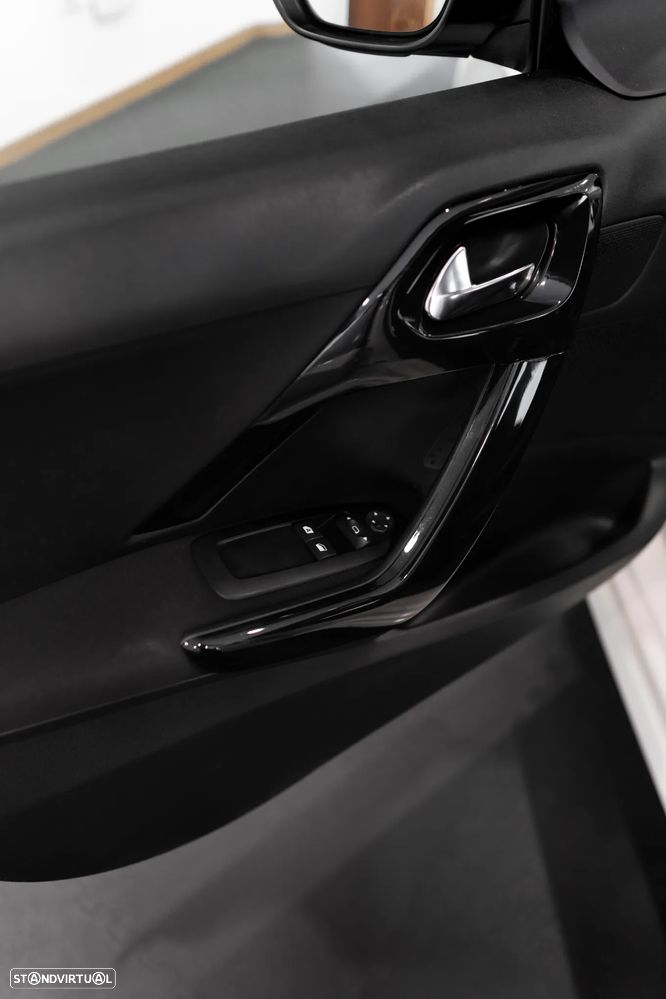 Peugeot 208 1.2 VTi SE Style - 23