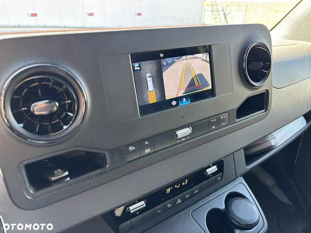 Mercedes-Benz Sprinter - 21