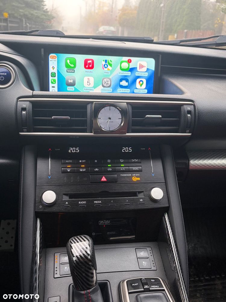 Lexus IS 300h F Sport - 11