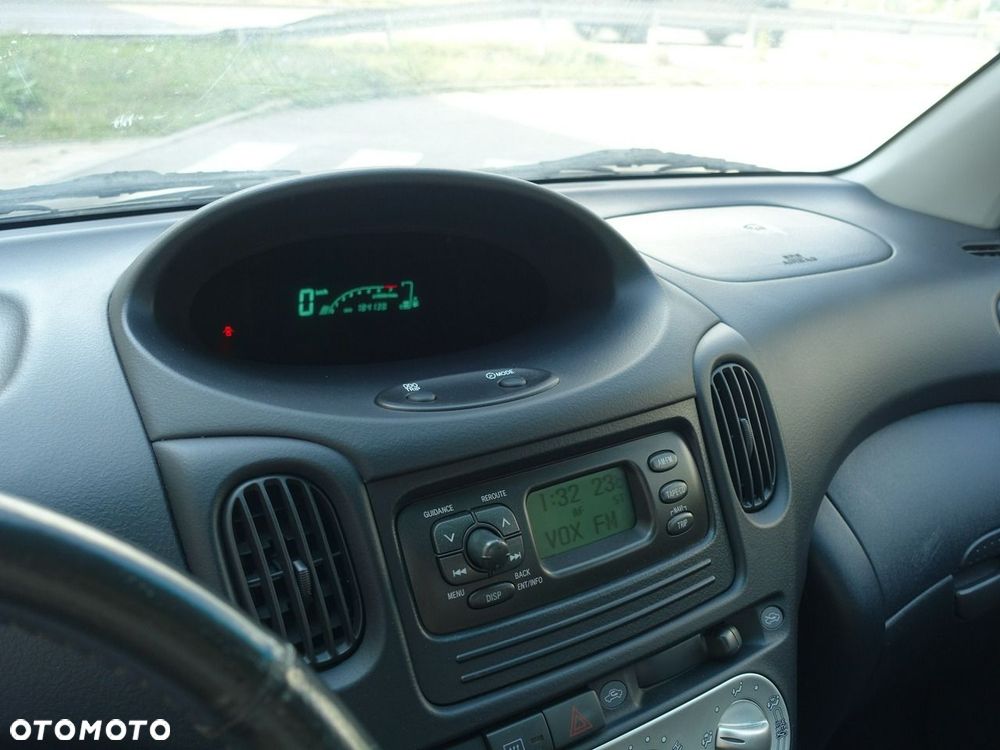 Toyota Yaris Verso - 20