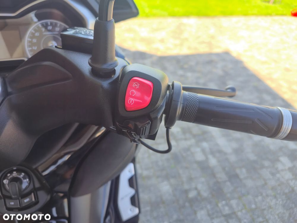 Yamaha X-max - 12