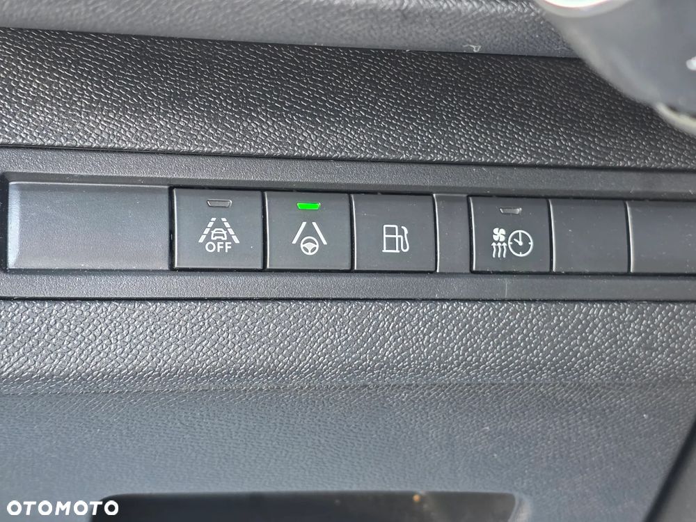 Peugeot 3008 1.6 PureTech HYbrid GT S&S EAT8 - 22