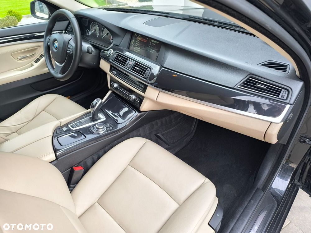 BMW Seria 5 520d xDrive - 28