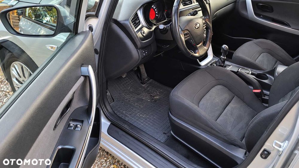 Kia Ceed - 8