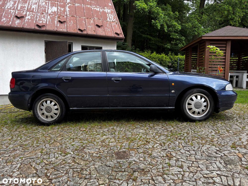 Audi A4 Limousine - 1