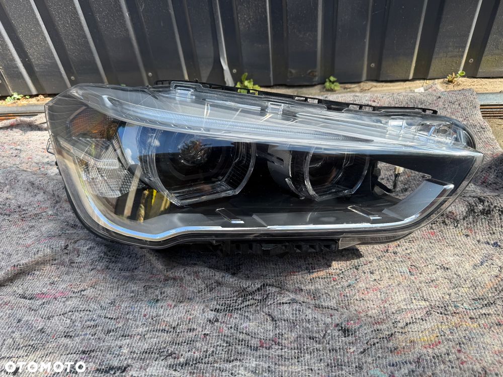 LAMPA PRAWA BMW X1 F48 LED ORYGINAŁ CAŁA NIE NAPRAWIANA - 1