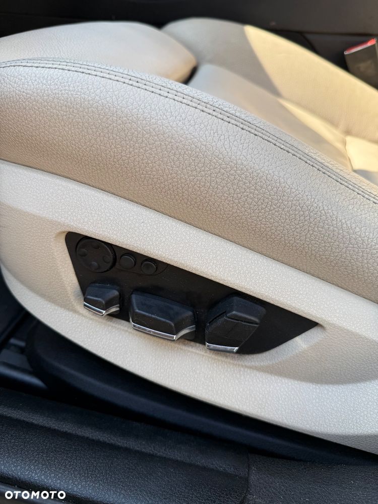 BMW Seria 5 525d xDrive - 8