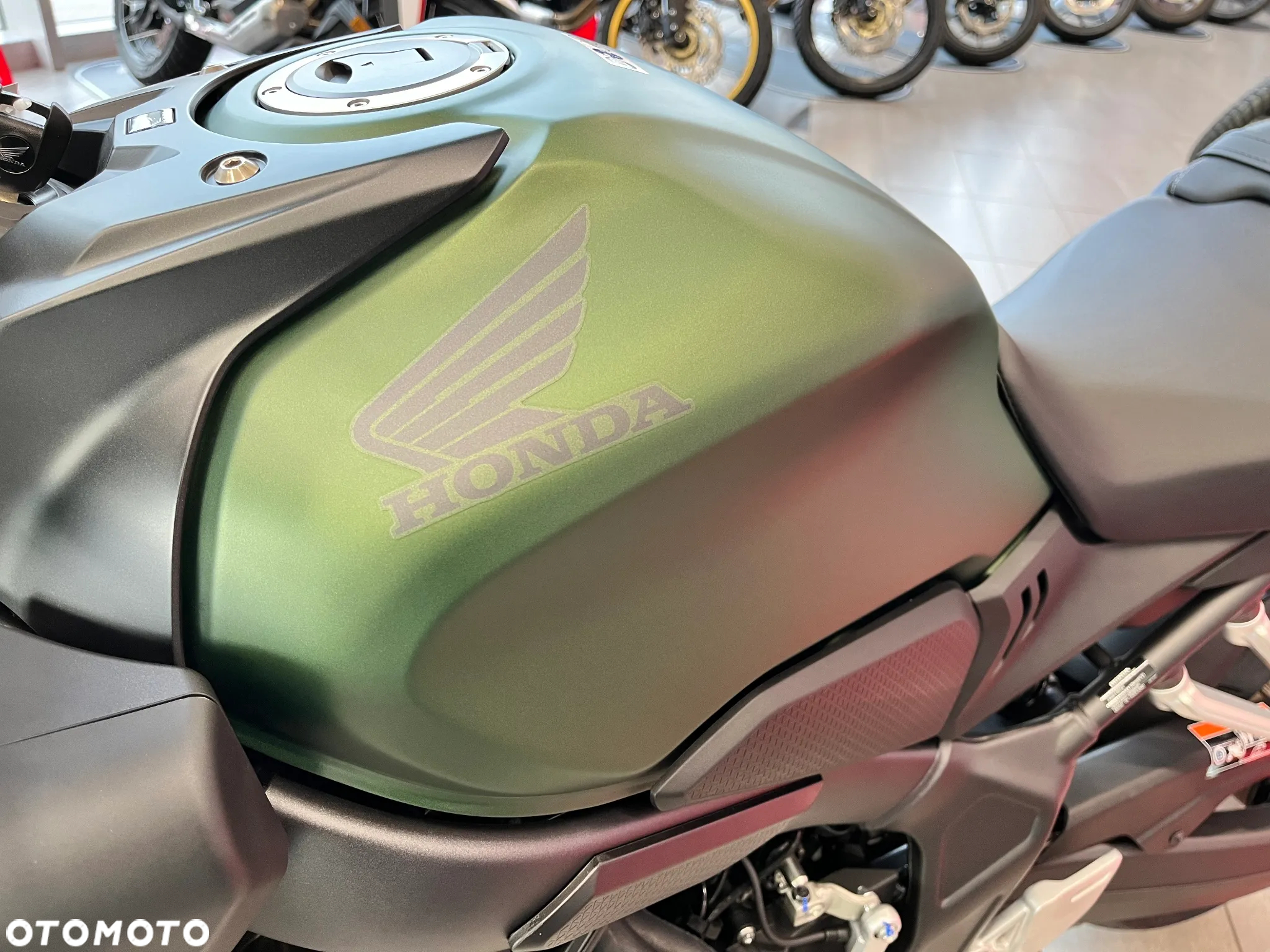 Honda CB - 11
