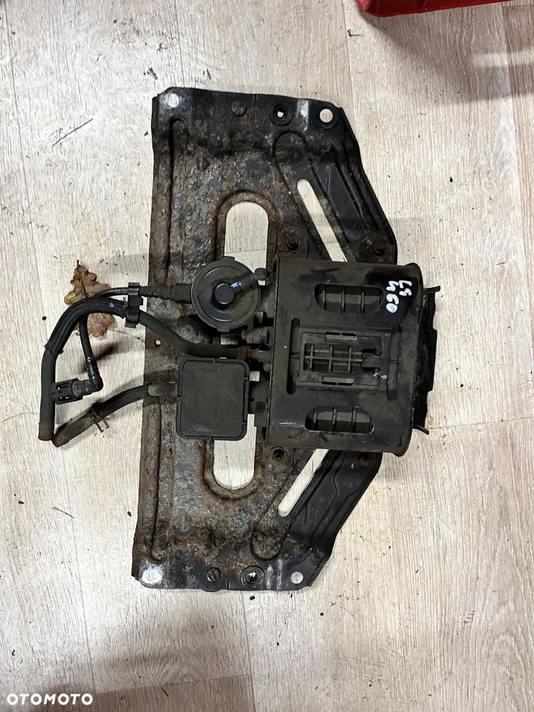 Rezonator oparów Lexus LS460/ 600h 07-12r.