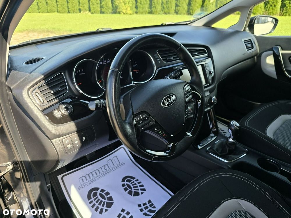 Kia Ceed - 16