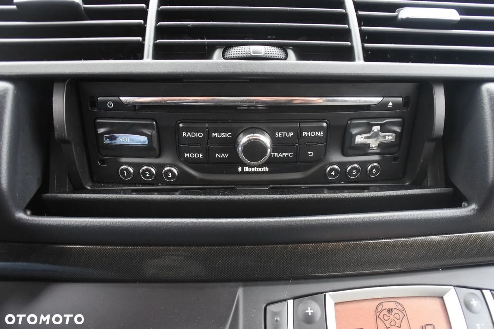Peugeot 807 HDi 160 Style - 16