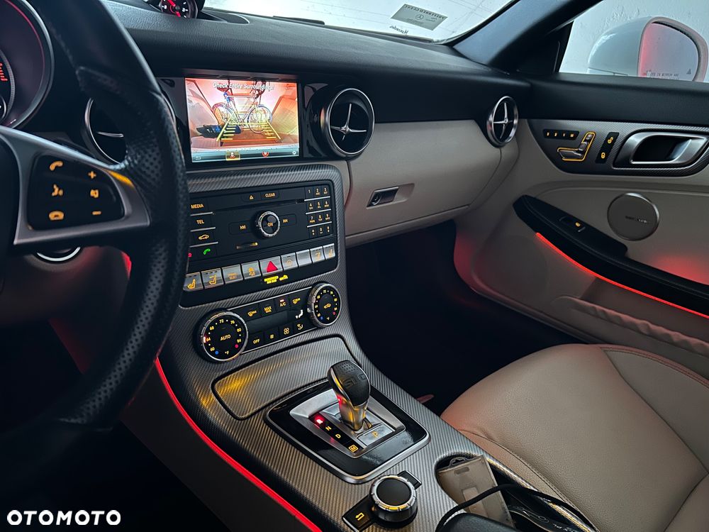 Mercedes-Benz SLC 300 9G-TRONIC - 11