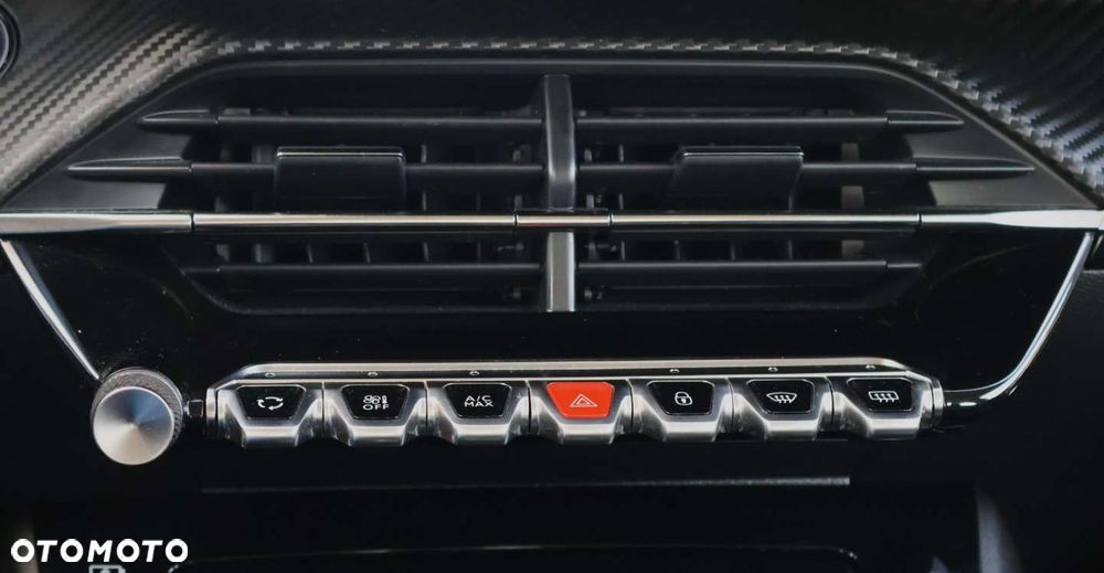 Peugeot 208 - 30