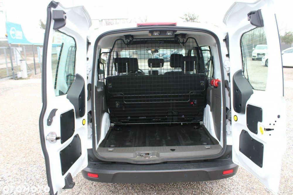 Ford Transit Connect - 17