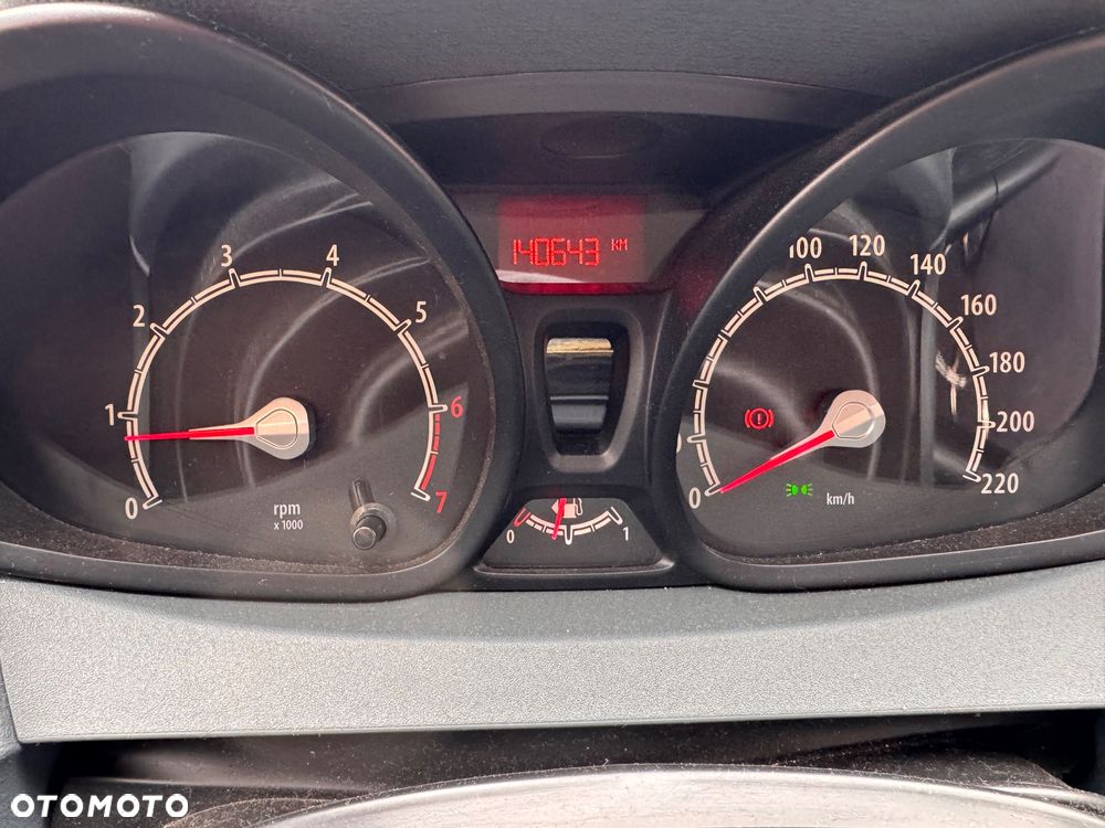 Ford Fiesta 1.25 Celebration - 9