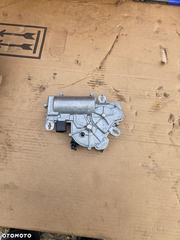 silnik silniczek dociąg domykanie klapy VW Touran III Caddy 5TA827887C Audi Q2 Q3 Seat Cupra Ateca Formentor Skoda Elroq Enyaq Kamiq Karoq Kodiaq Octavia Scala Superb - 7