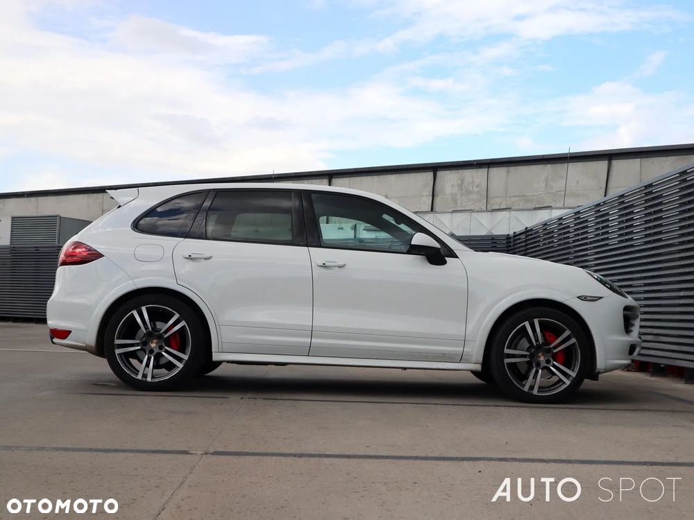 Porsche Cayenne GTS - 9