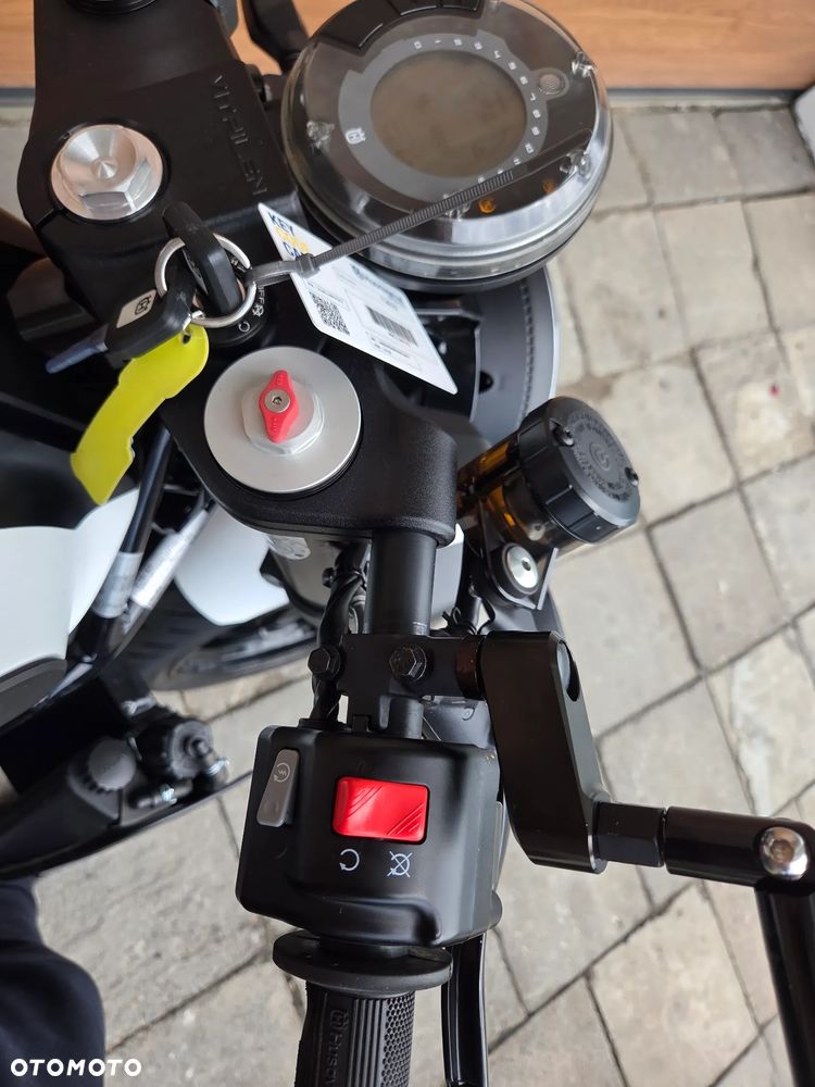 Husqvarna Vitpilen - 14