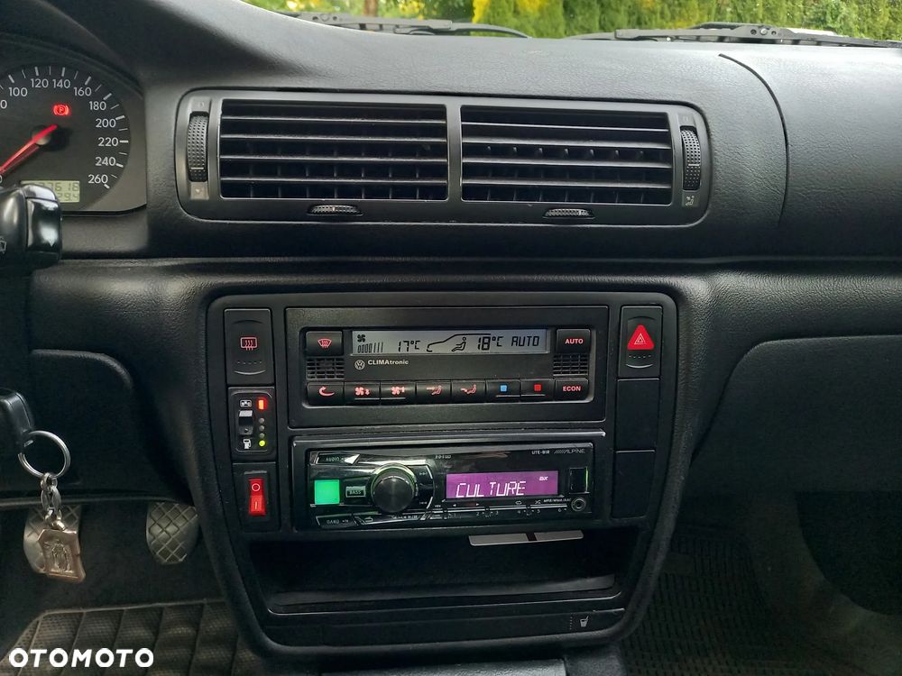 Volkswagen Passat 1.8T - 4