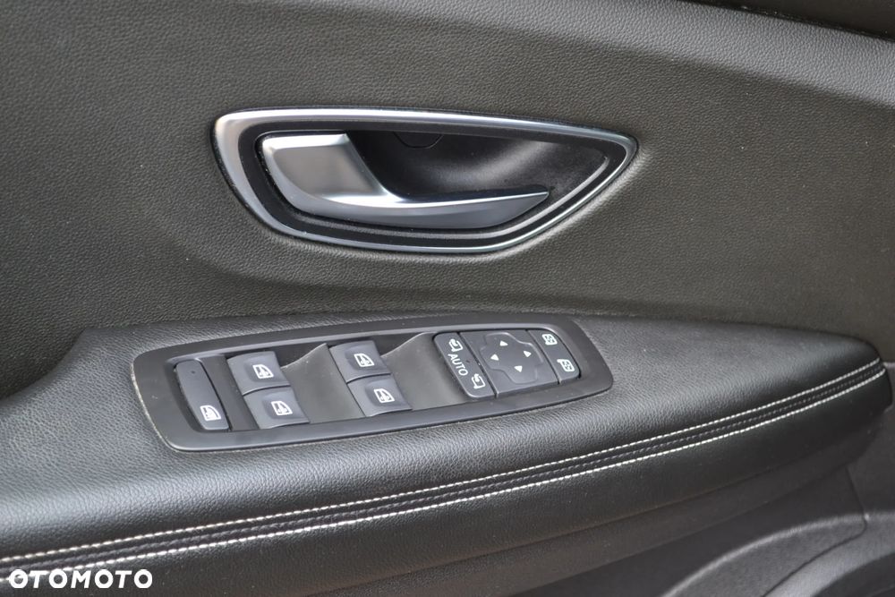 Renault Scenic ENERGY TCe 130 INTENS - 17