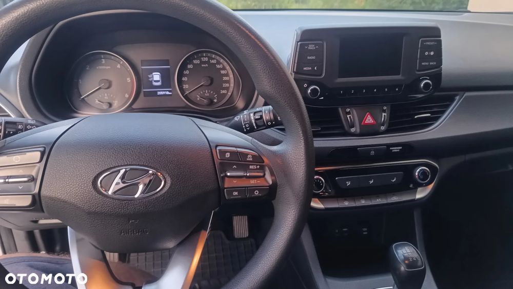 Hyundai i30 1.6 D Comfort - 10