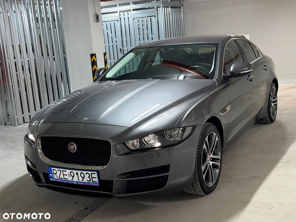 Jaguar XE 20d AWD Pure - 2