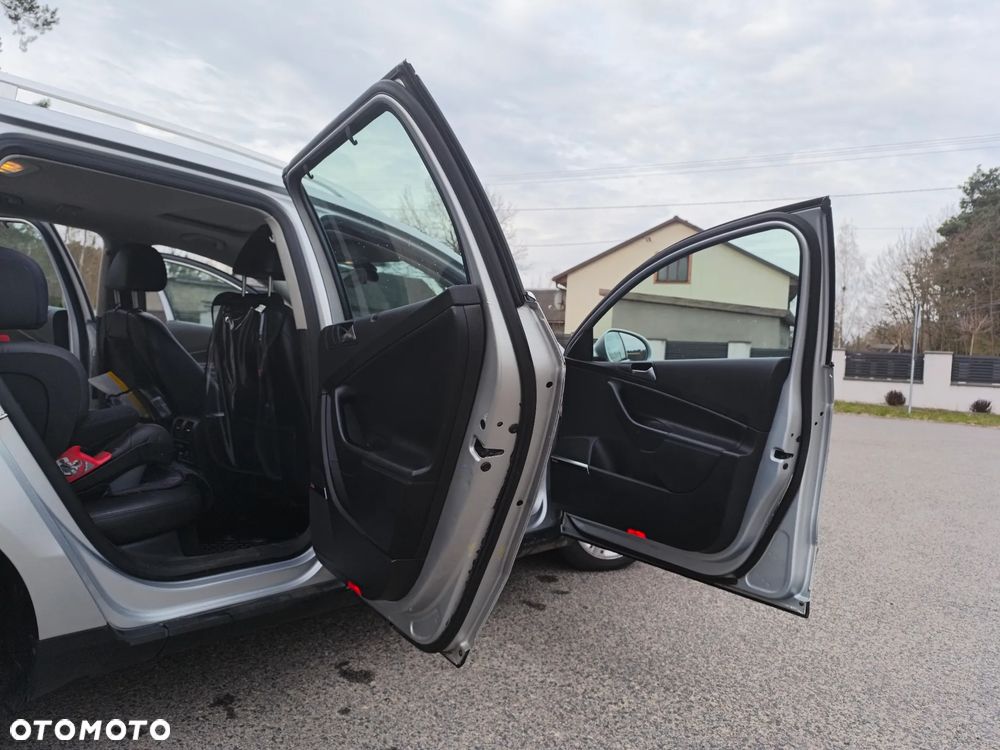 Volkswagen Passat 2.0 TDI DPF Highline - 17