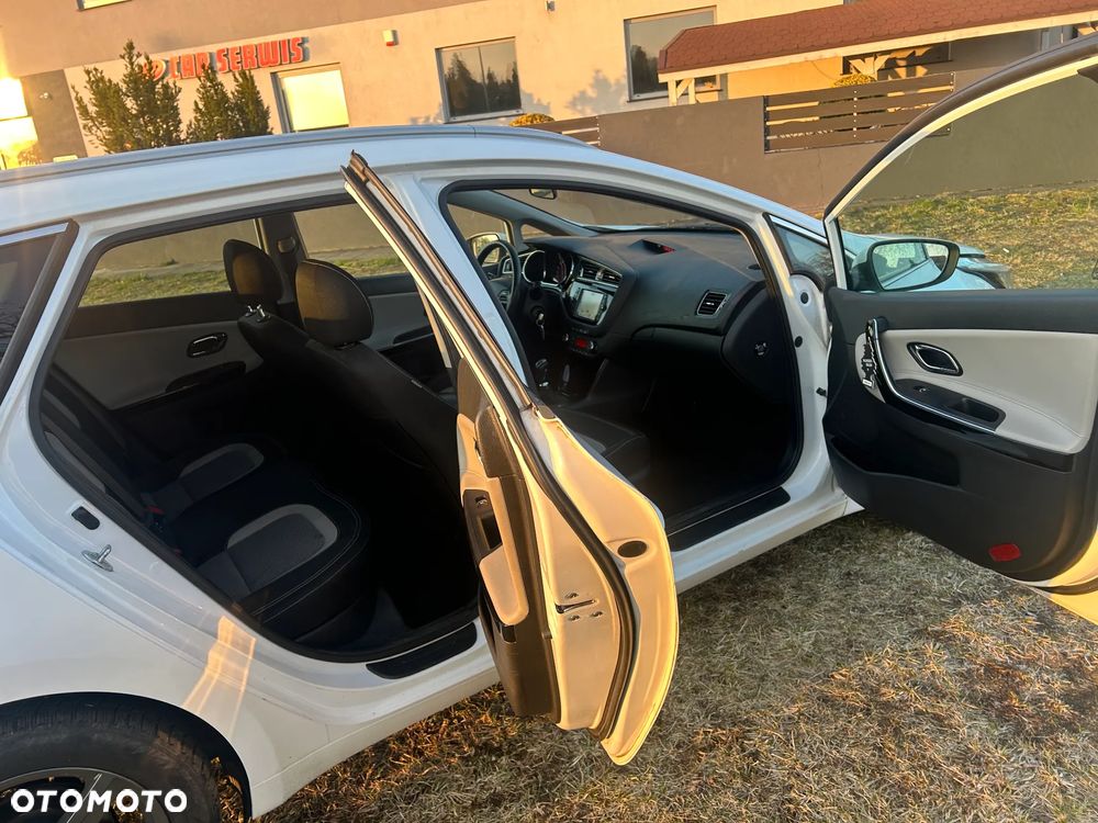 Kia Ceed 1.6 CRDi 136 ISG Platinum Edition - 28