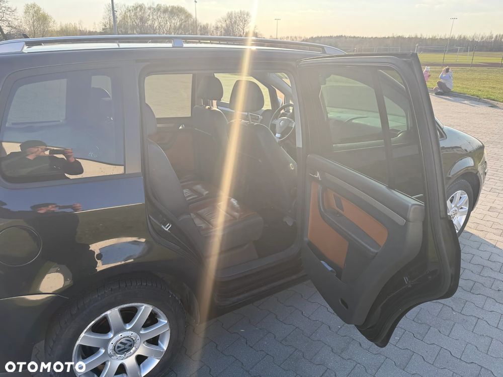 Volkswagen Touran 1.9 TDI DPF Highline DSG - 6