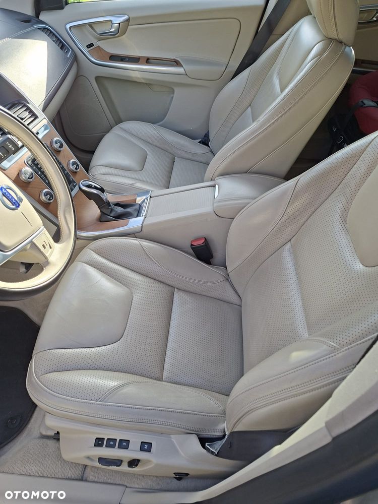 Volvo XC 60 T5 AWD Drive-E Momentum - 23
