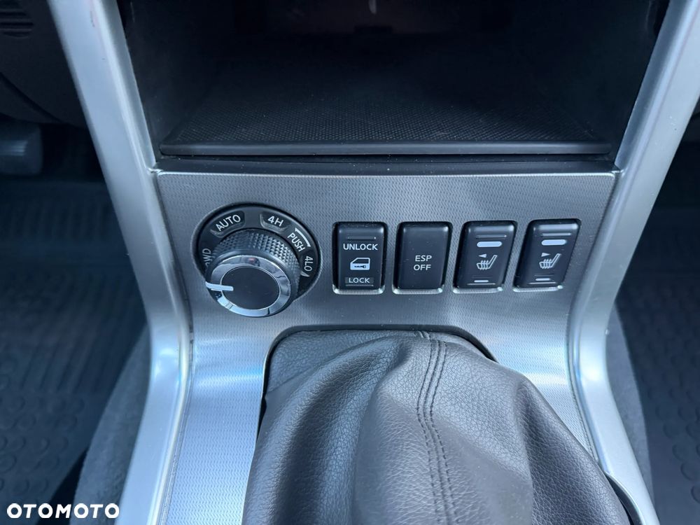 Nissan Pathfinder 2.5 D SE - 17