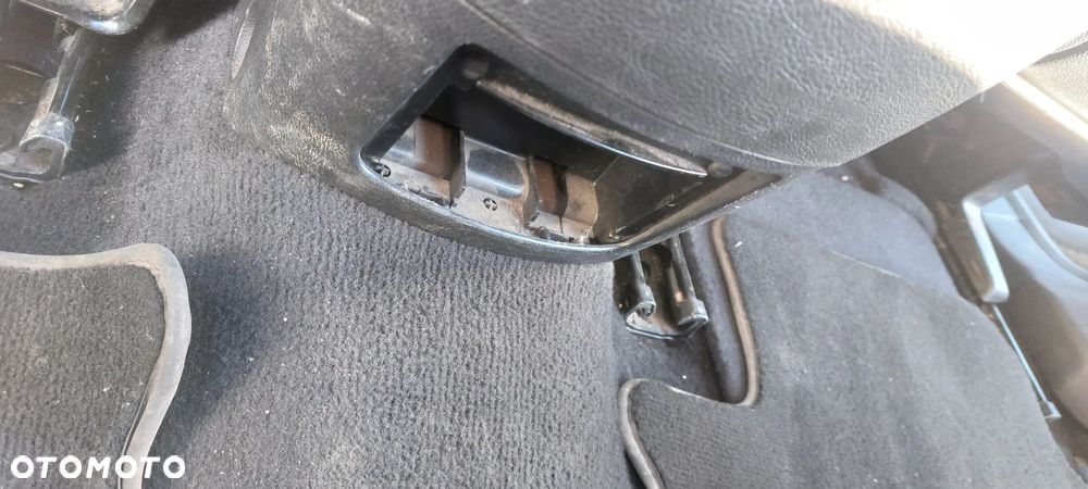 Ford Galaxy 2.2 TDCi Ghia - 31