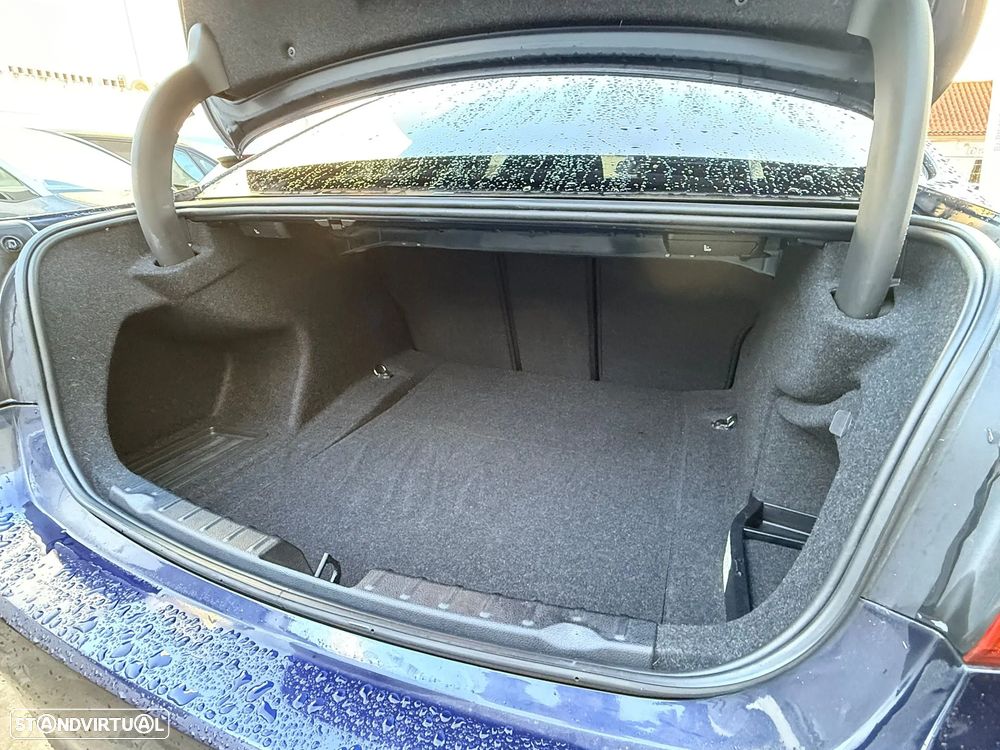 BMW 320 d xDrive Pack M - 18