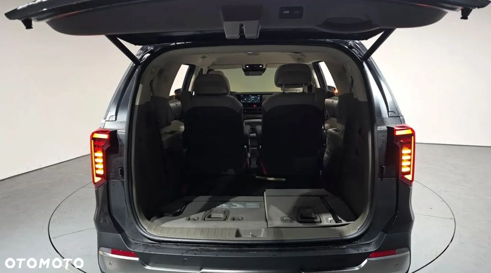Kia Carnival - 9
