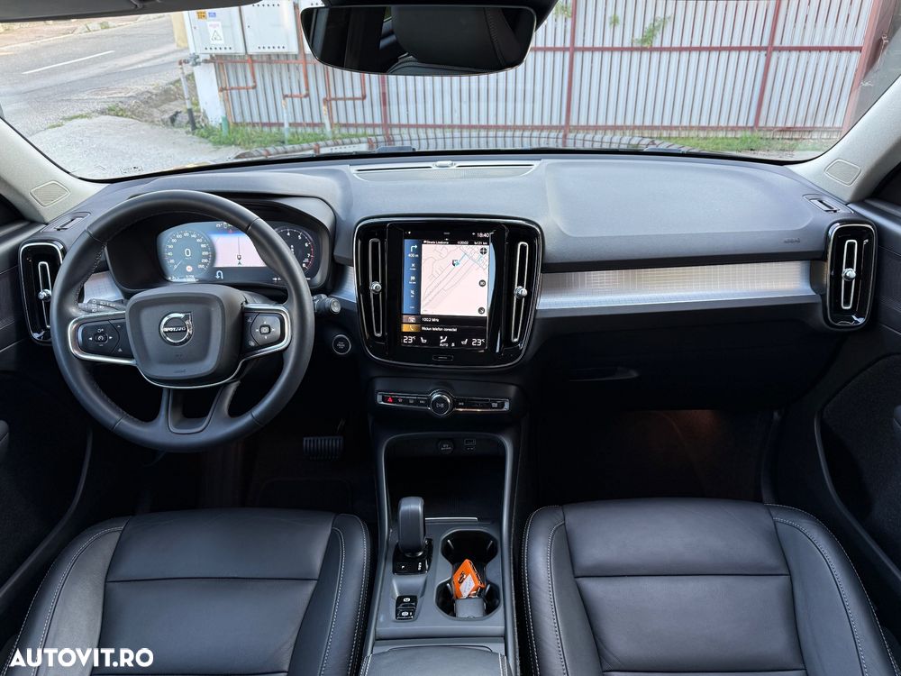 Volvo XC 40 B4 AT8 AWD Mild Hybrid Momentum Pro - 4