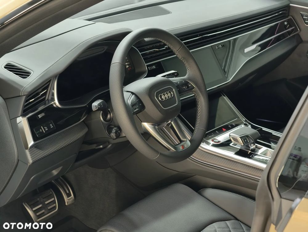 Audi SQ8 - 8