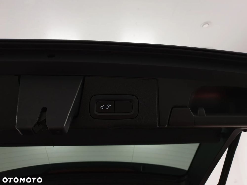 Volvo XC 60 D4 R-Design - 22