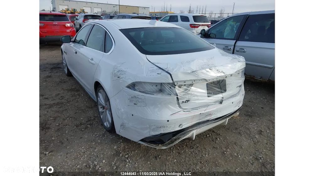 Jaguar XF P300 AWD R-Dynamic SE - 3