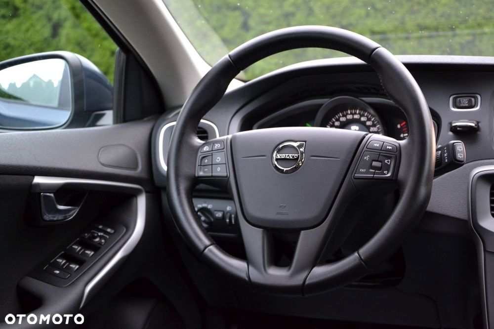 Volvo V40 D2 Drive-E SCR Momentum - 11