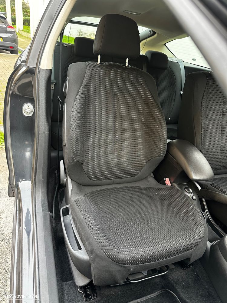 Citroën C4 HDi 110 FAP VTR Plus - 25
