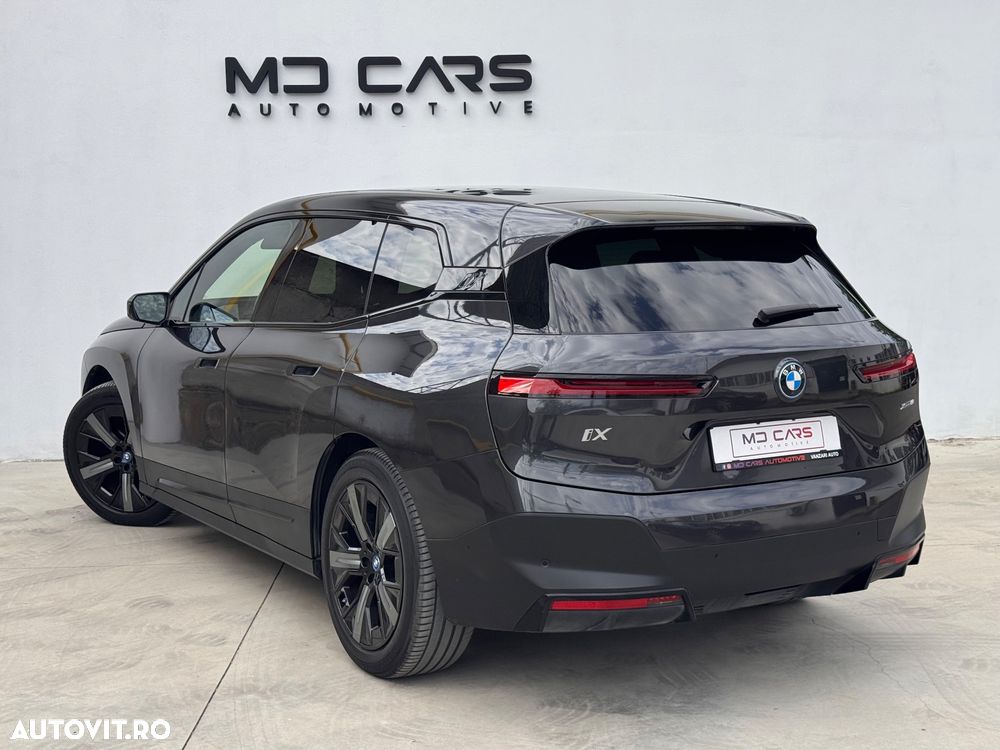 BMW iX - 4