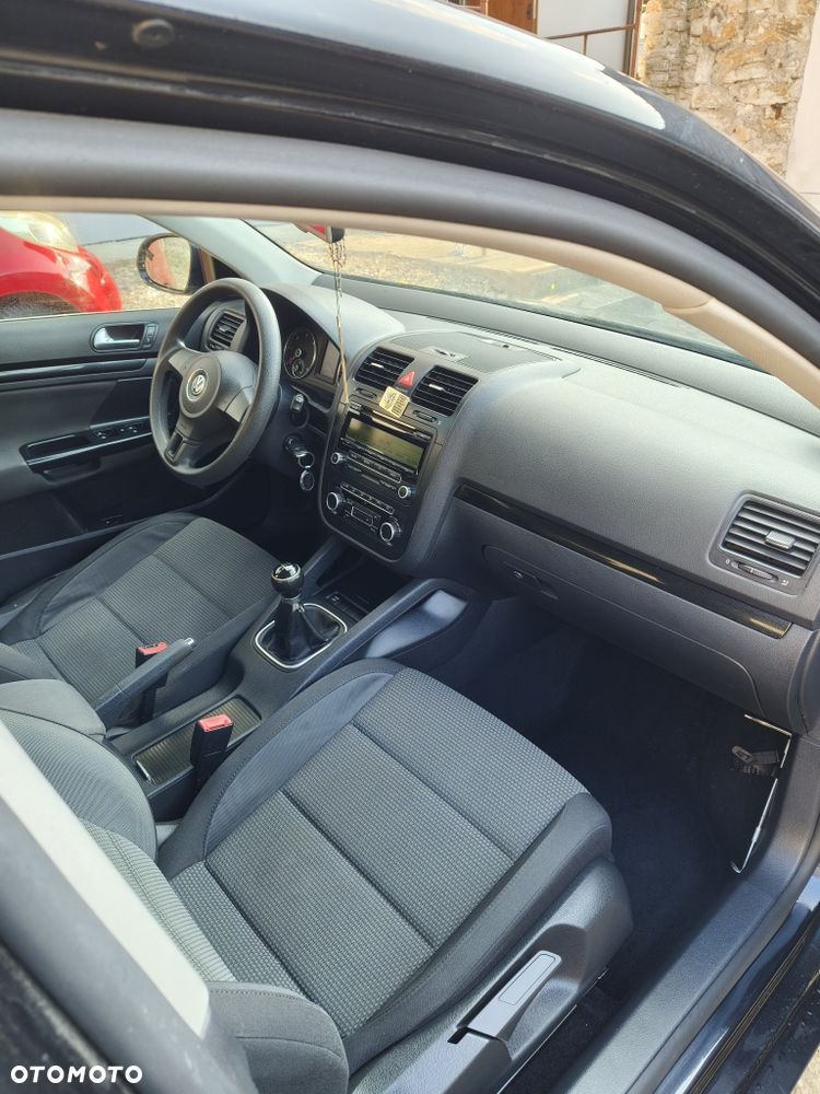 Volkswagen Jetta - 5