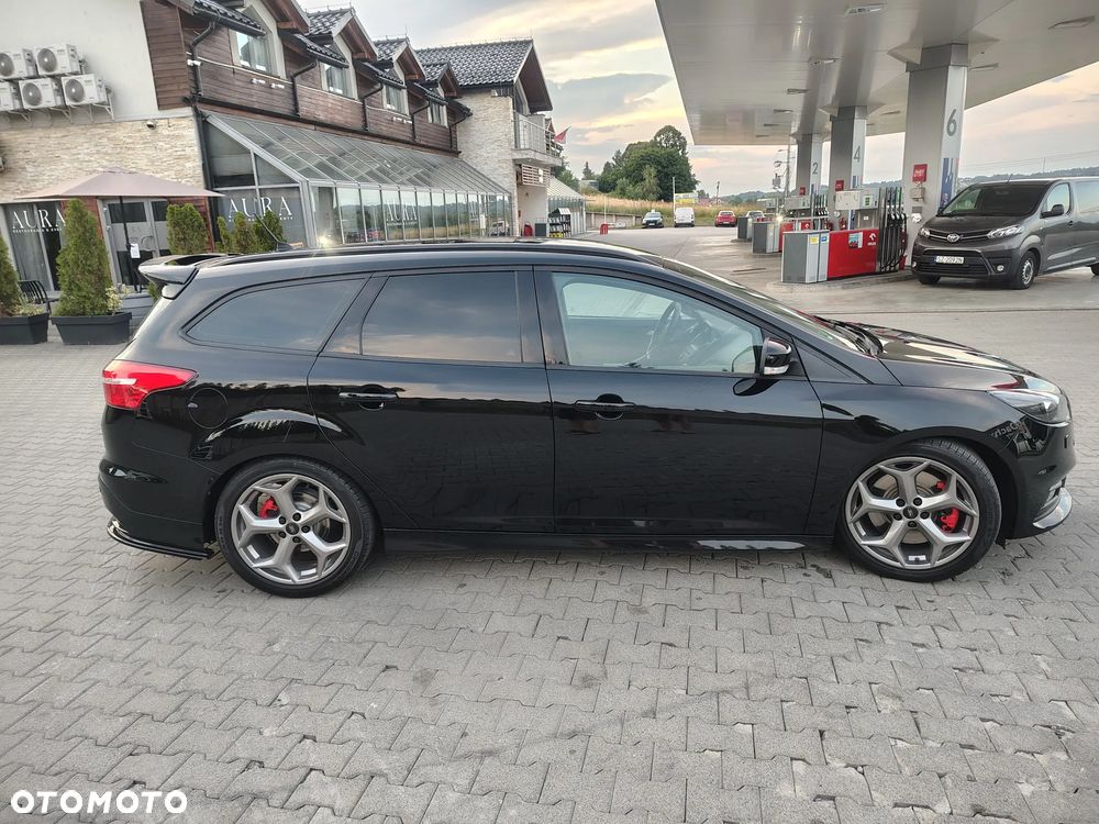 Ford Focus ST - 8